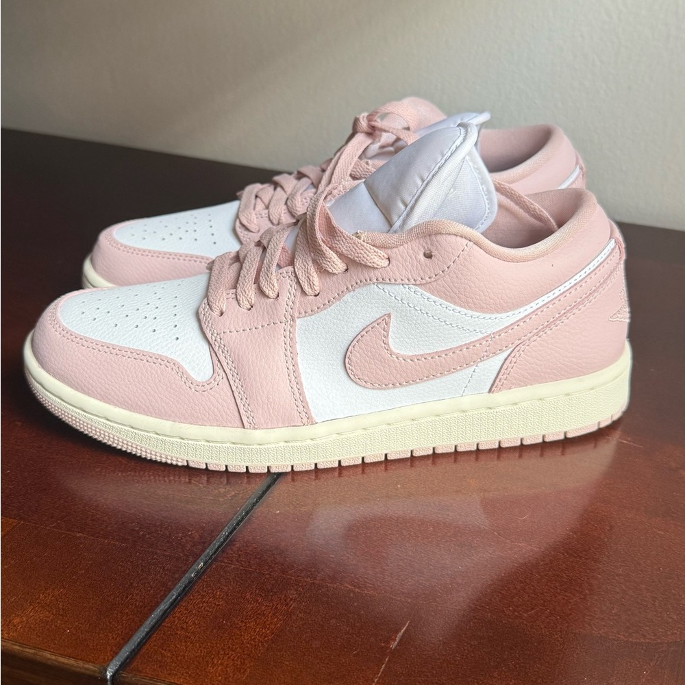 *NEVER WORN* Nike Air Jordan 1 Low